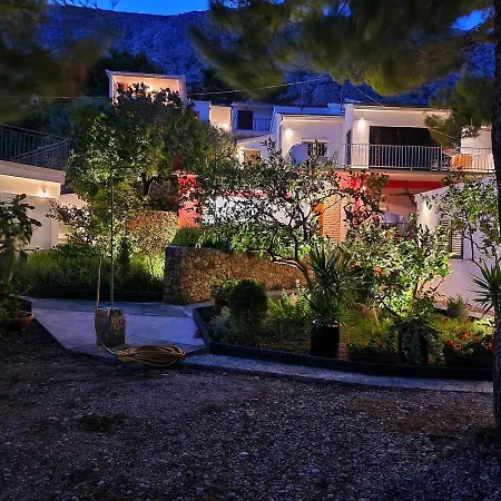 Apartments By The Sea Mimice - Omis - 2972 Mimice