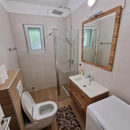 Apartman Apartments By The Sea Mimice - Omis - 2972 Mimice