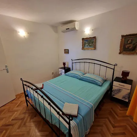 Apartman Apartments By The Sea Mimice - Omis - 2972
