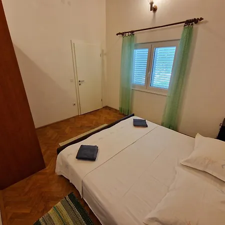 Apartments By The Sea Mimice - Omis - 2972 Apartman